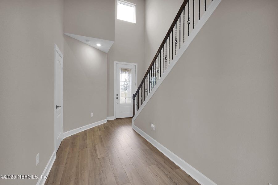 Spacious, unfurnished interior of a new home in Jennings Farm, Middleburg (Image 18).