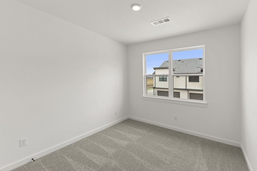 Spacious, unfurnished interior of a new home in Ten Mile Creek, Celina (Image 20).
