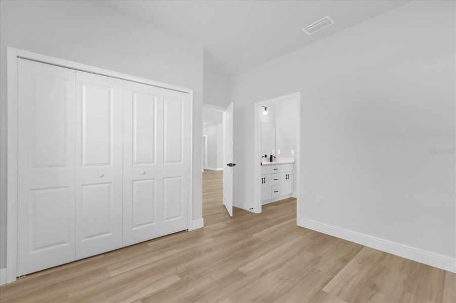 Spacious, unfurnished interior of a new home in , Ocala (Image 18).