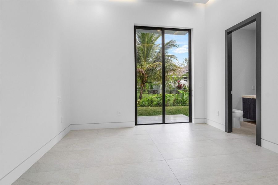 Spacious, unfurnished interior of a new home in , Parkland (Image 57).