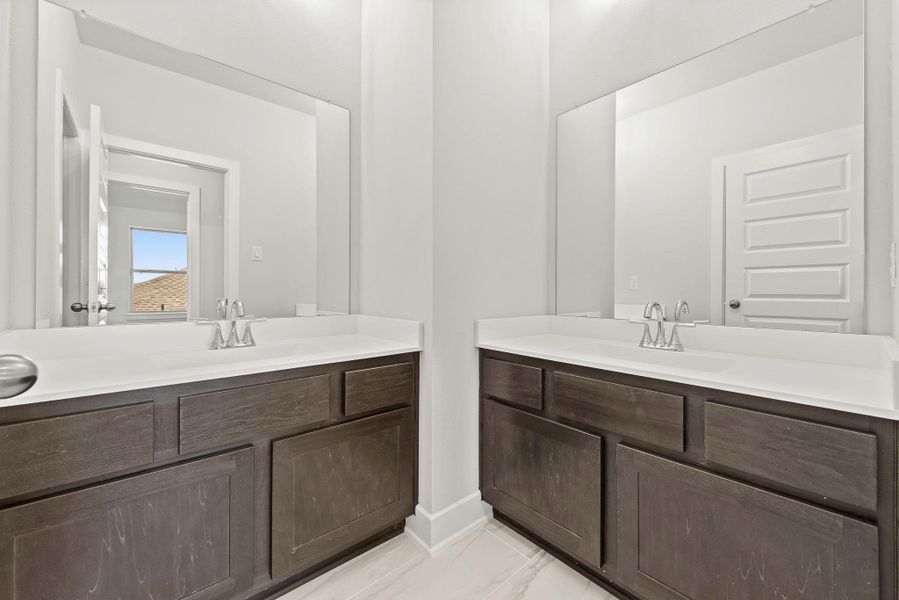 Representative image. Features, selections and colors may vary.