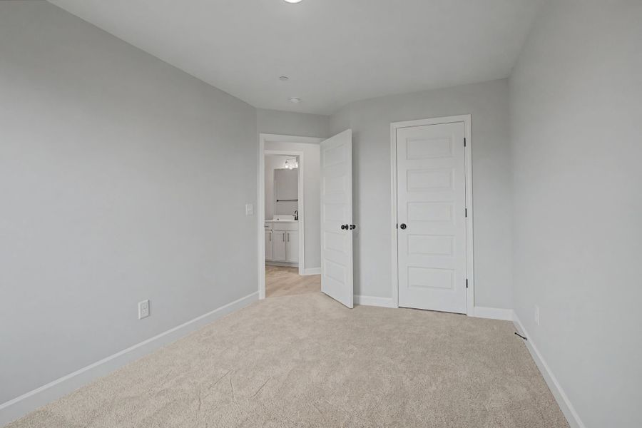 Spacious, unfurnished interior of a new home in Oxford Station, Gallatin (Image 44).