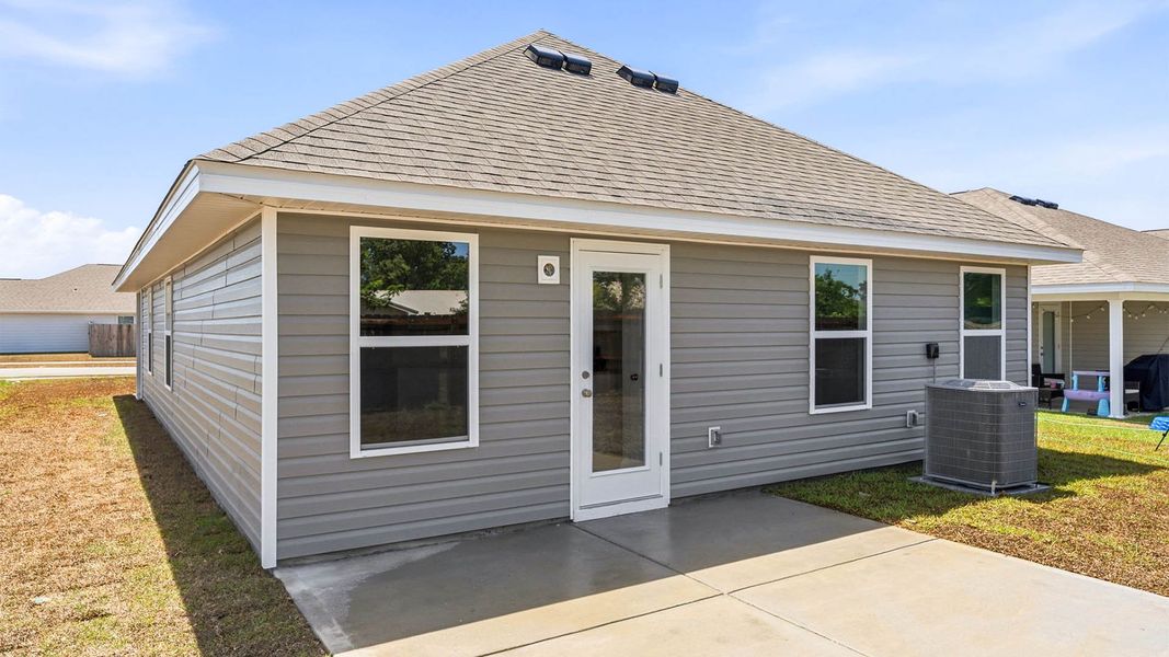 Exterior details and patio area of a home in Park Place, Panama City (Image 18).