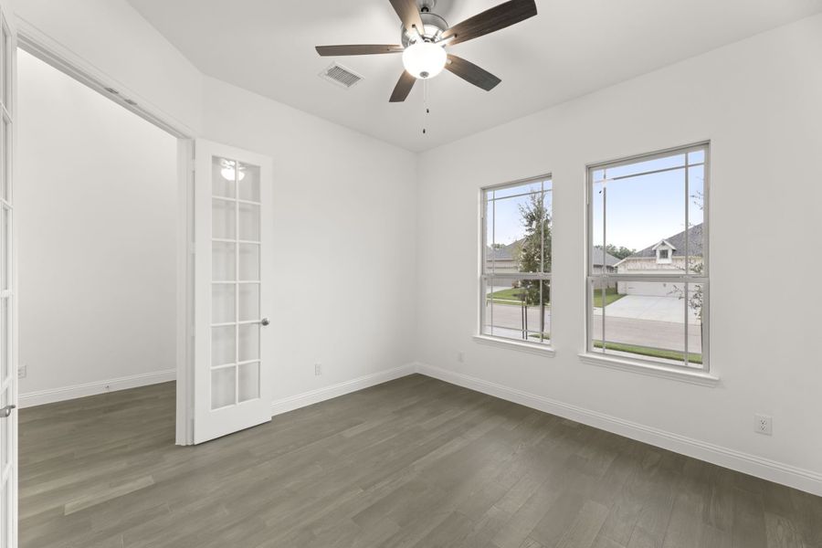 Spacious, unfurnished interior of a new home in River Ranch, Van Alstyne (Image 16).