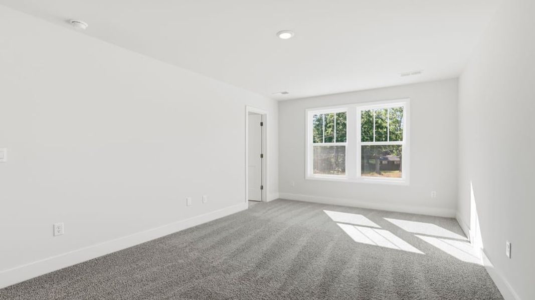 Spacious, unfurnished interior of a new home in Hidden Hills, Spartanburg (Image 29).