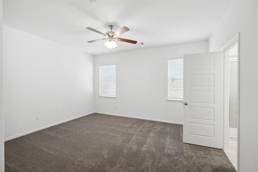Spacious, unfurnished interior of a new home in Rollingbrook Estates, Baytown (Image 20). Spacious, unfurnished interior of a new home in Rollingbrook Estates, Baytown (Image 20).