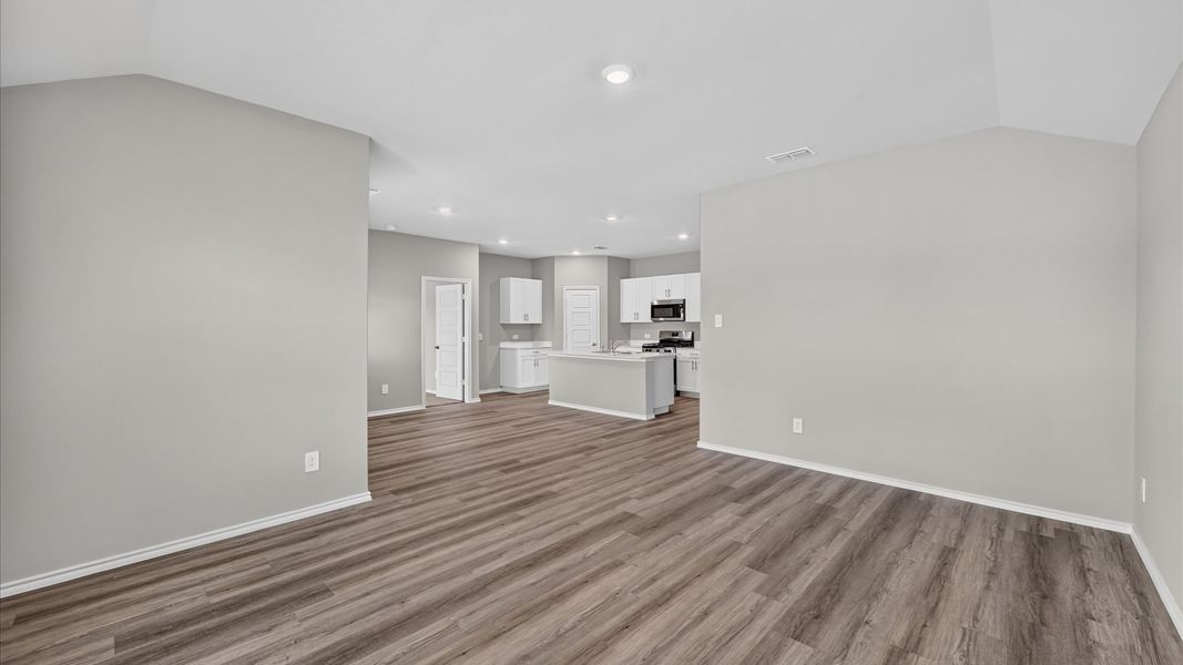 Spacious, unfurnished interior of a new home in Lankford Farms, Cleburne (Image 15).