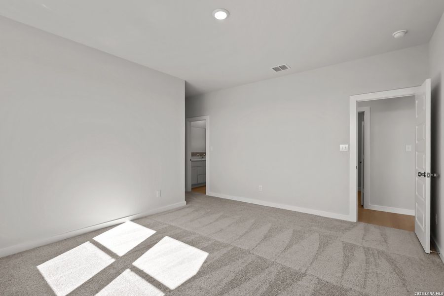 Spacious, unfurnished interior of a new home in Cinco Lakes, San Antonio (Image 23).