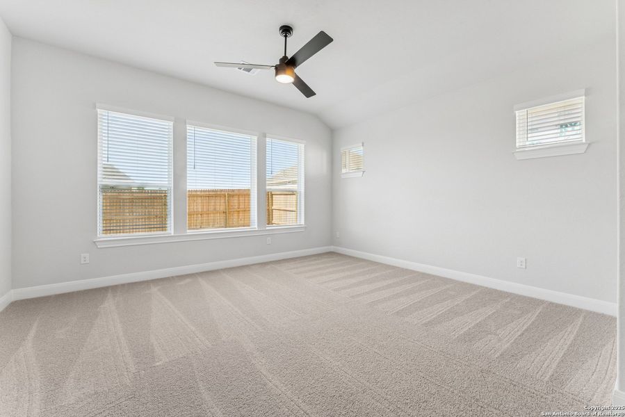 Spacious, unfurnished interior of a new home in , San Antonio (Image 9).