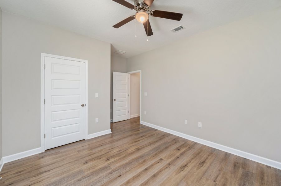 Representative unfurnished interior of a home built from the Sierra by CJL Homes in Oak Hollow, Crestview (Image 25).