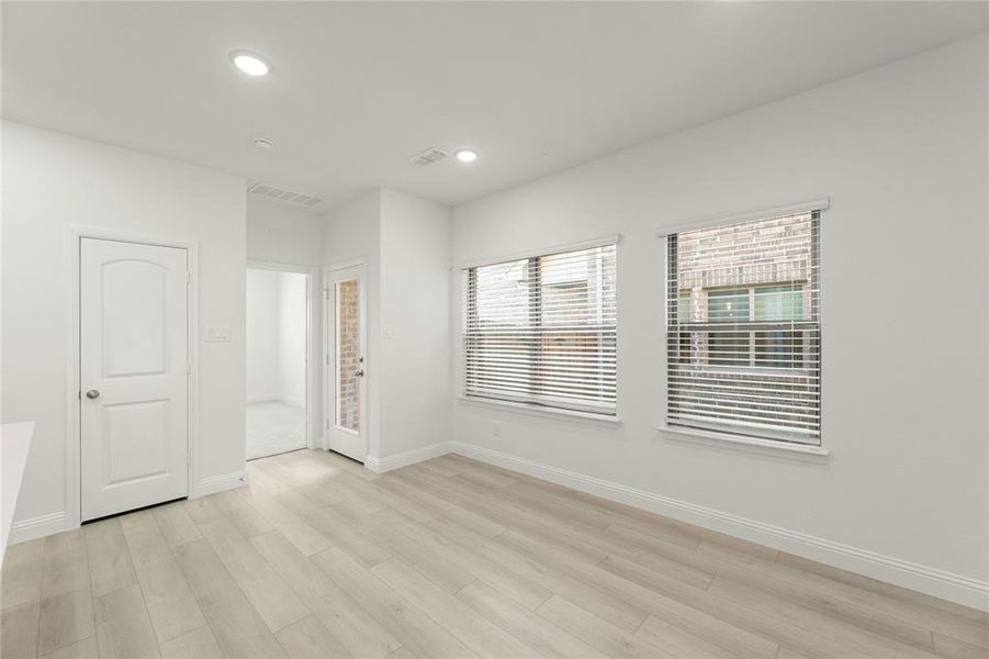 03_1072 Happy Holly, Lavon 03_1072 Happy Holly, Lavon