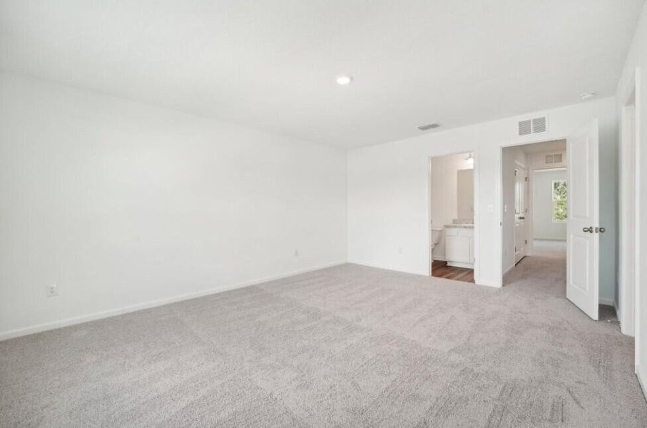 Spacious, unfurnished interior of a new home in Halstead, Moncks Corner (Image 20).