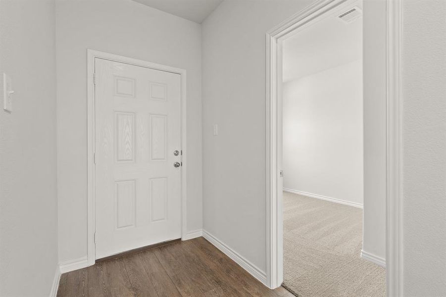 Spacious, unfurnished interior of a new home in Sycamore Landing, Fort Worth (Image 13).