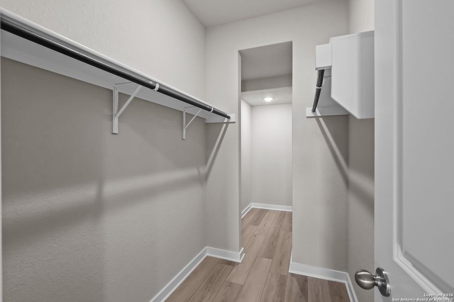 Spacious, unfurnished interior of a new home in Garden Grove, San Antonio (Image 28).