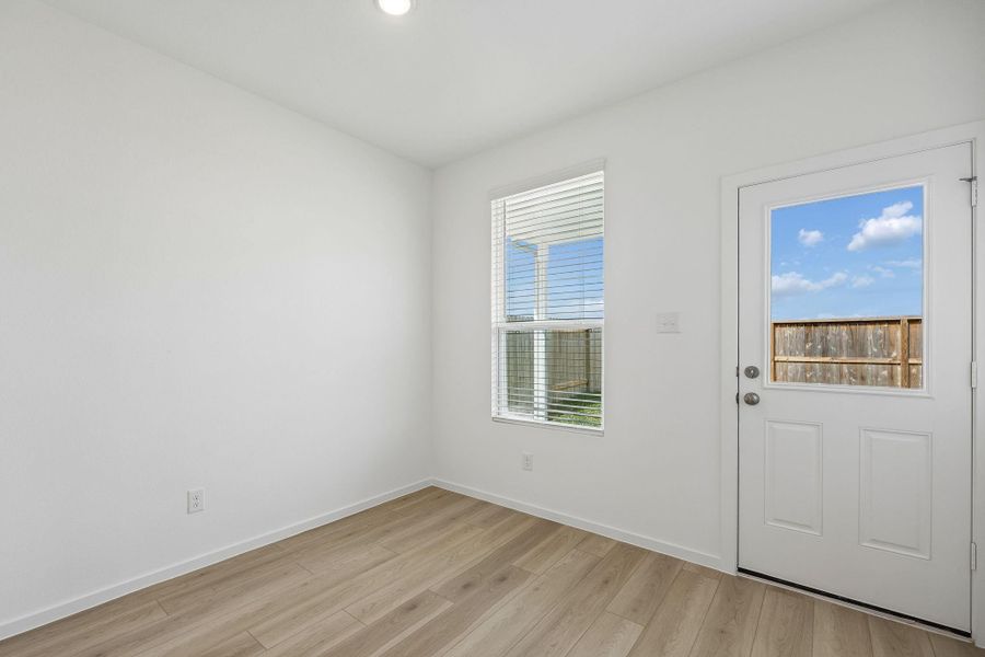 Spacious, unfurnished interior of a new home in Stokesbury, Waller (Image 18).