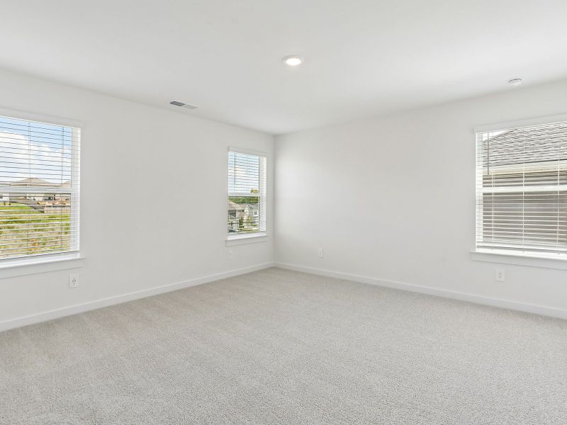 Spacious, unfurnished interior of a new home in Crestview - Ridge Series, Hermitage (Image 13).