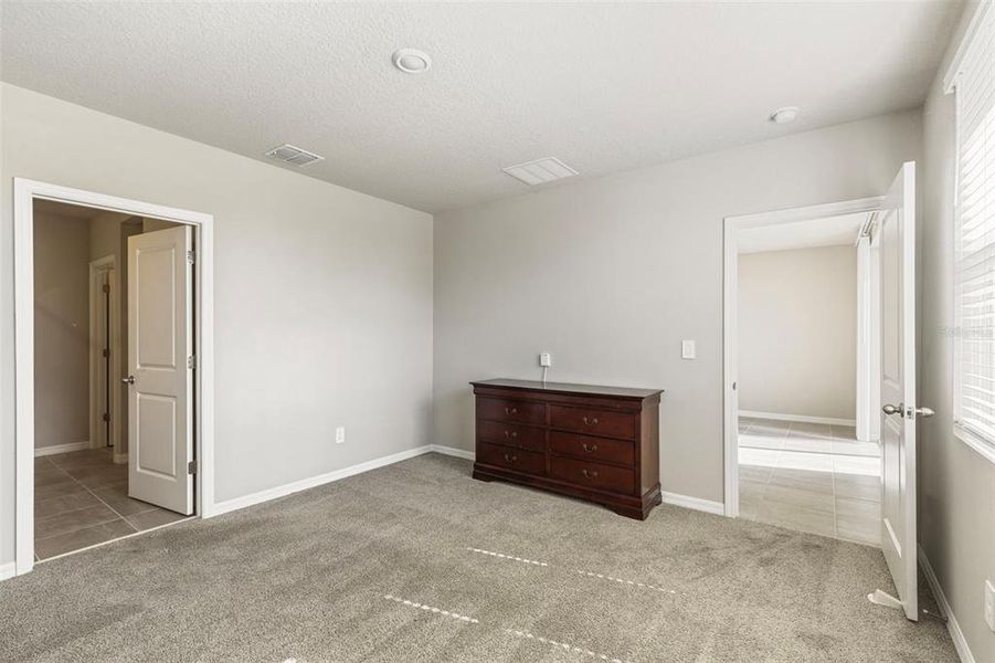 Spacious, unfurnished interior of a new home in Park East, Plant City (Image 12).