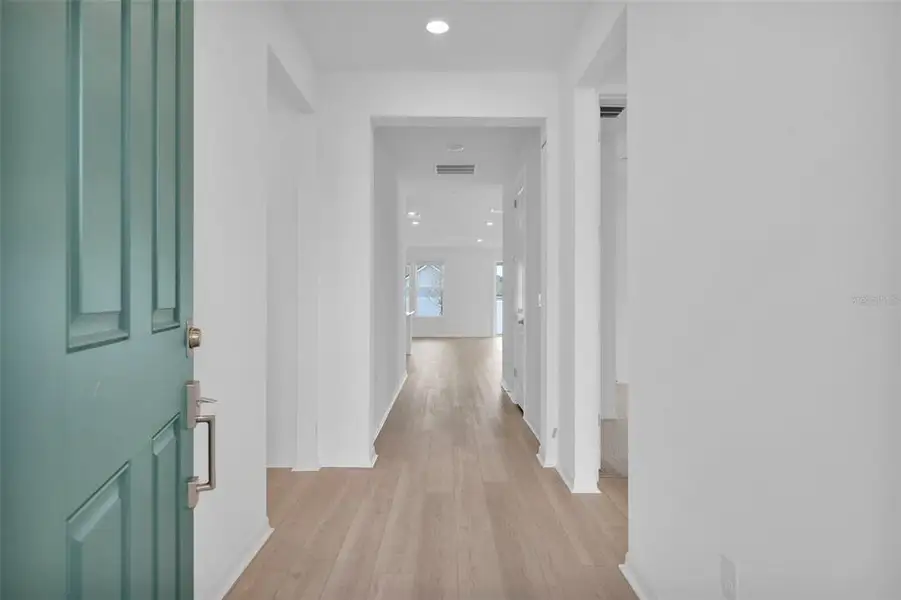 Spacious, unfurnished interior of a new home in Seminole Palms, Palm Coast (Image 19).