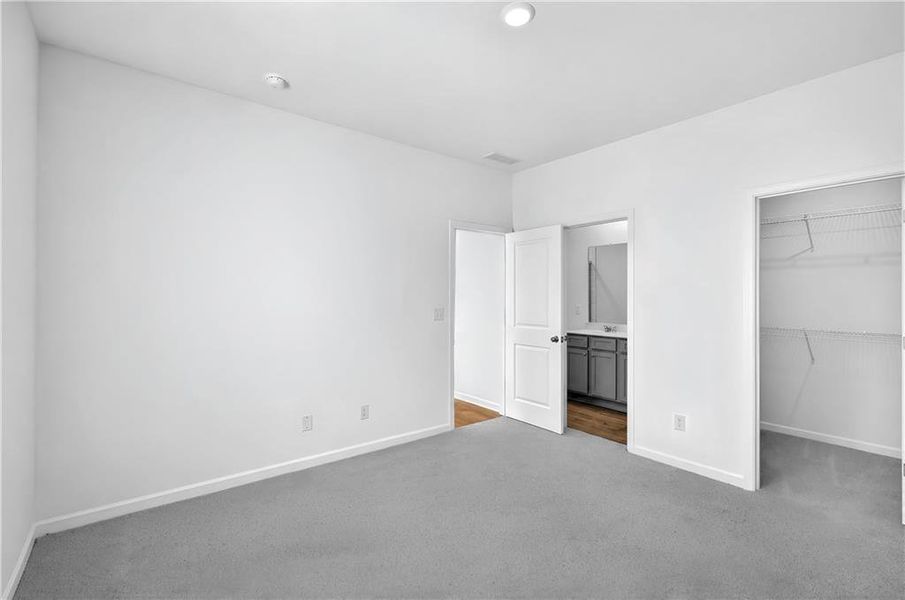 Spacious, unfurnished interior of a new home in Crossvine Village, LaGrange (Image 16).