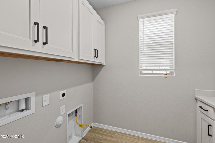 27)LAUNDRY ROOM 27)LAUNDRY ROOM