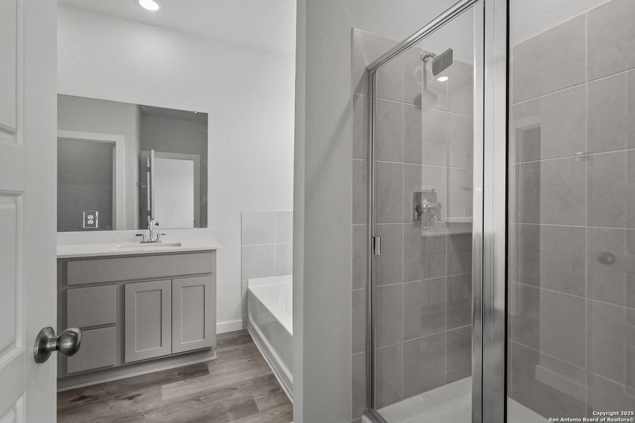 Furnished interior view inside a new home in Cinco Lakes, San Antonio (Image 6).