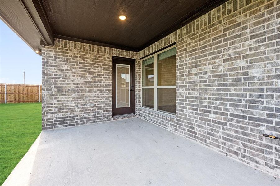Exterior details and patio area of a home in Sonoma Verde, McLendon-Chisholm (Image 24).