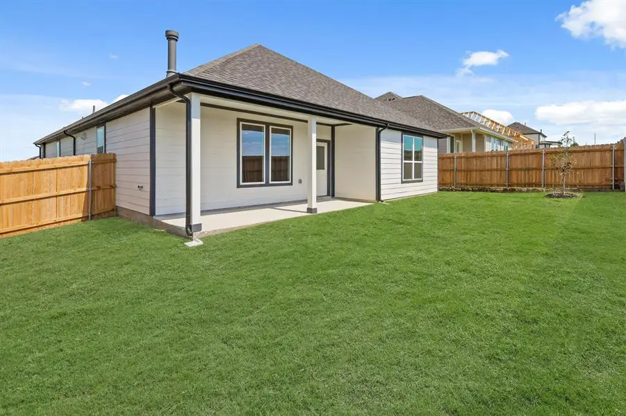Exterior details and patio area of a home in Rocky Creek Crossing, Fort Worth (Image 1). Exterior details and patio area of a home in Rocky Creek Crossing, Fort Worth (Image 1).