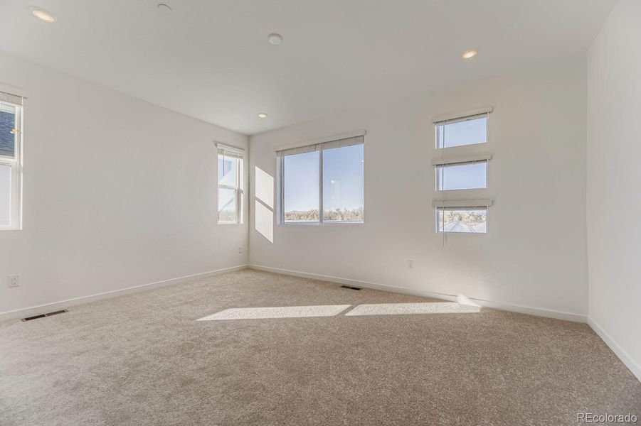 Spacious, unfurnished interior of a new home in , Centennial (Image 9).