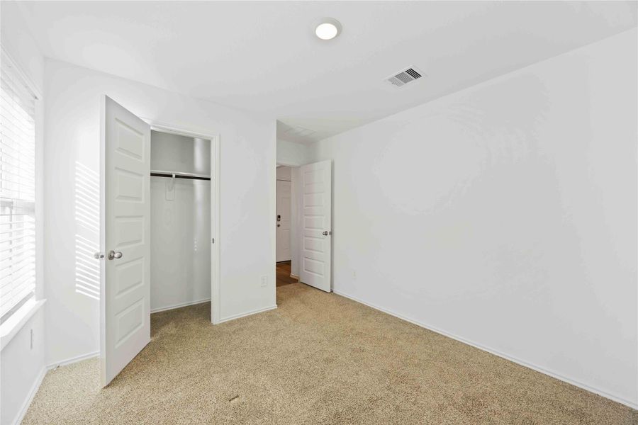 Spacious, unfurnished interior of a new home in Tamarron, Fulshear (Image 28).