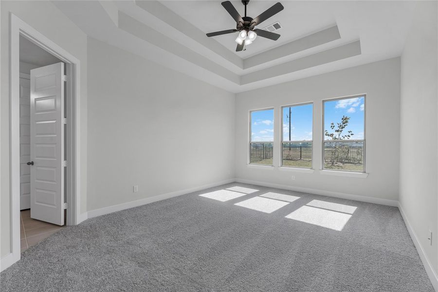 Spacious, unfurnished interior of a new home in Fulshear Lakes - 60', Fulshear (Image 9). Spacious, unfurnished interior of a new home in Fulshear Lakes - 60', Fulshear (Image 9).