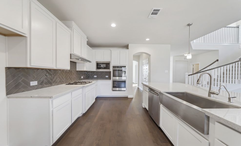 Plenty of counterspace in kitchen