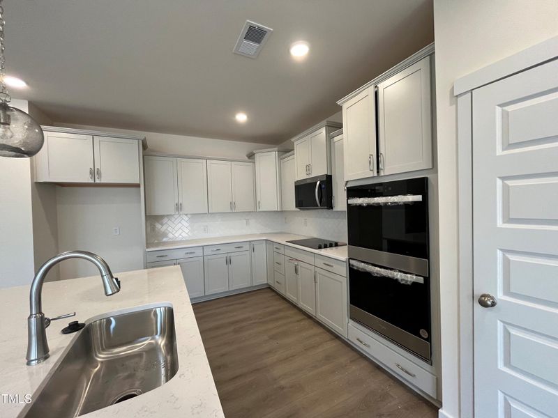 Kitchen w Double Ovens
