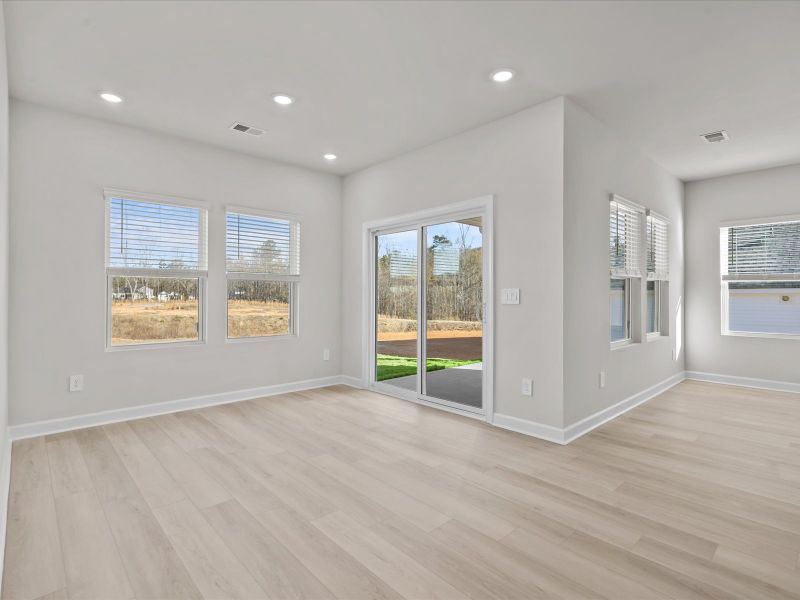 Spacious, unfurnished interior of a new home in Creek Ridge - Signature Collection, Spartanburg (Image 10).