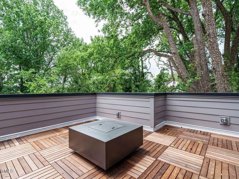 028-1280x960-rooftop-veranda