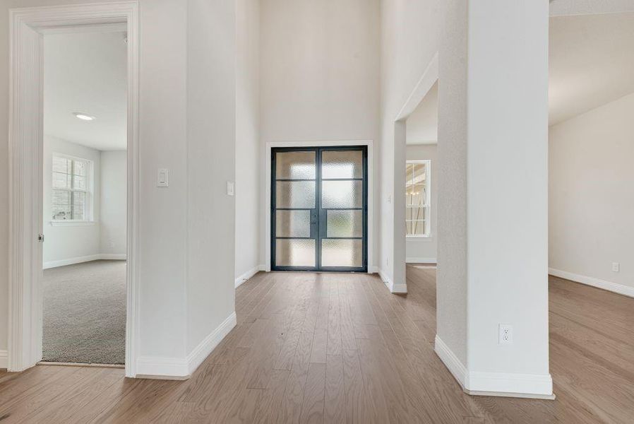 Spacious, unfurnished interior of a new home in Breezy Hill, Rockwall (Image 33).
