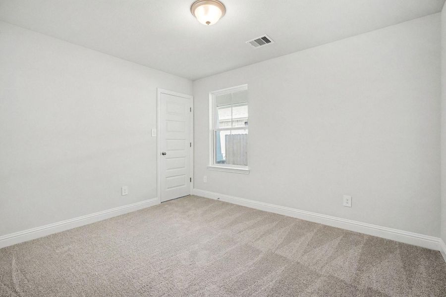 Spacious, unfurnished interior of a new home in Bayou Maison, Dickinson (Image 15).