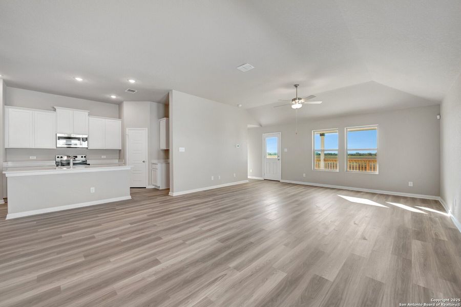 Spacious, unfurnished interior of a new home in Greenspoint Heights, Seguin (Image 28).