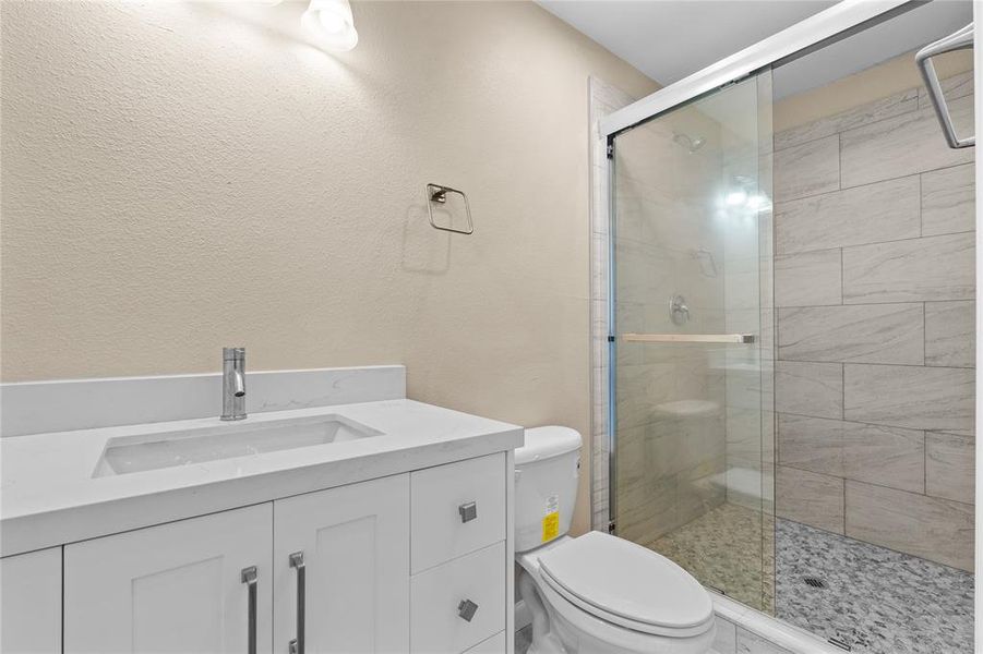 Furnished interior view inside a new home in , Irving (Image 4).