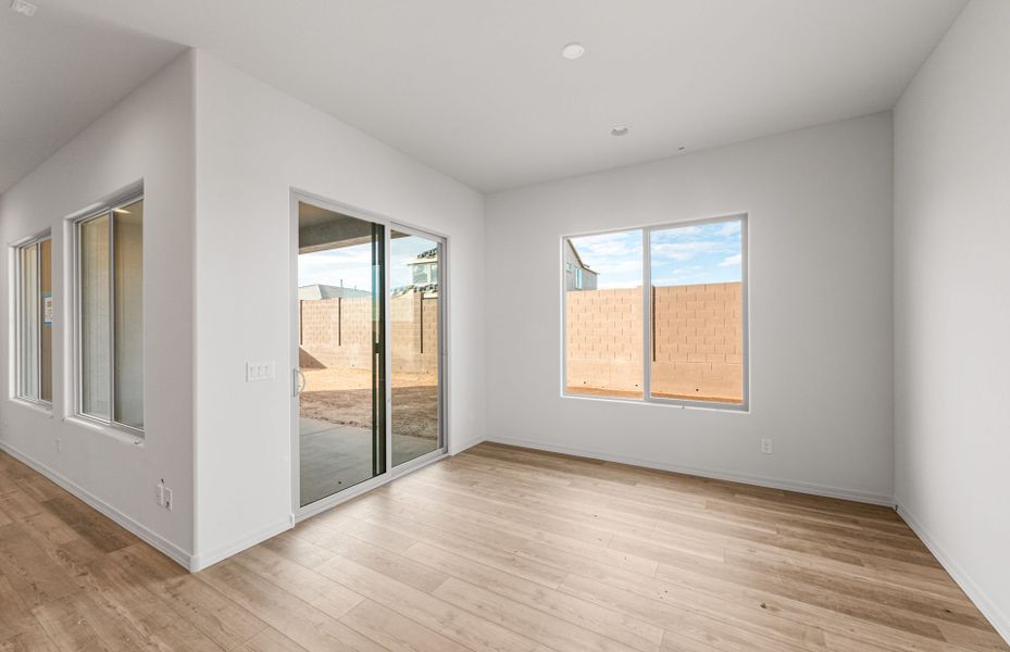 Spacious, unfurnished interior of a new home in Artisan at Asante, Surprise (Image 27).