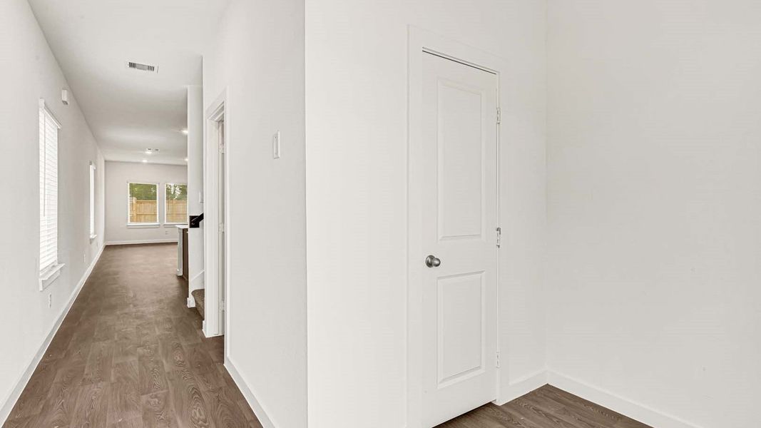 Spacious, unfurnished interior of a new home in Holly Ridge, Rosenberg (Image 16).