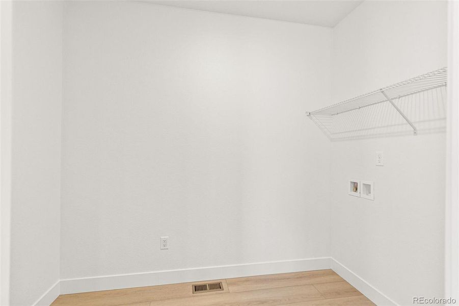 Spacious, unfurnished interior of a new home in Painted Prairie, Aurora (Image 29).