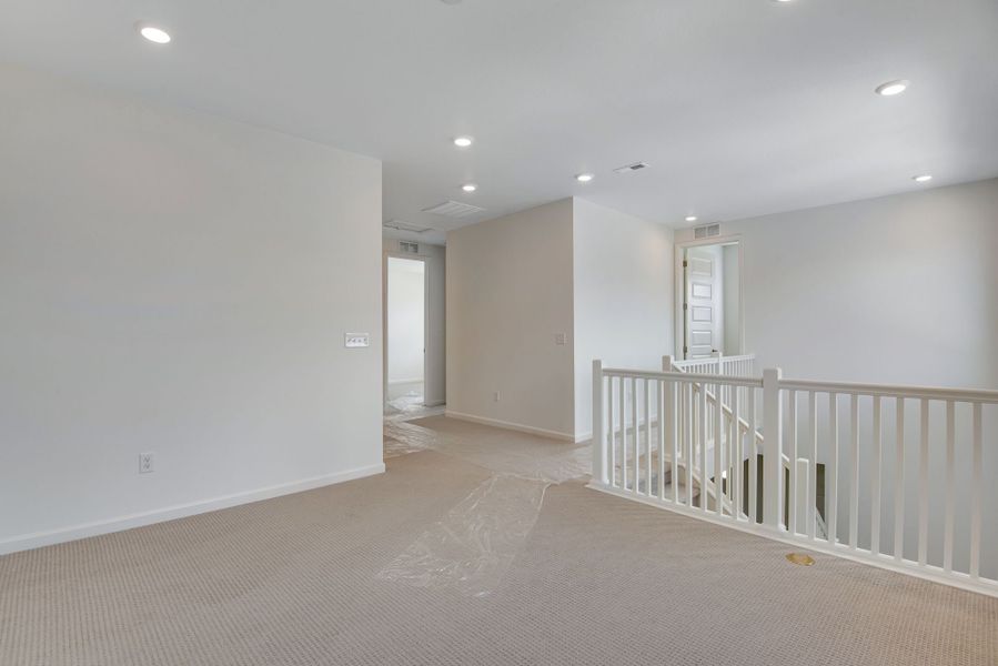 Spacious, unfurnished interior of a new home in The Aurora Highlands, Aurora (Image 31).