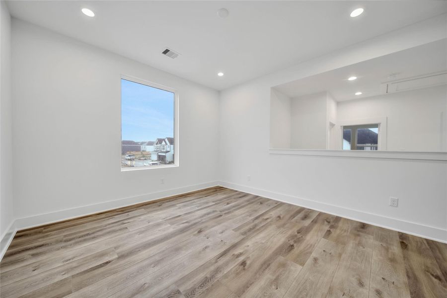 Spacious, unfurnished interior of a new home in , Houston (Image 15).