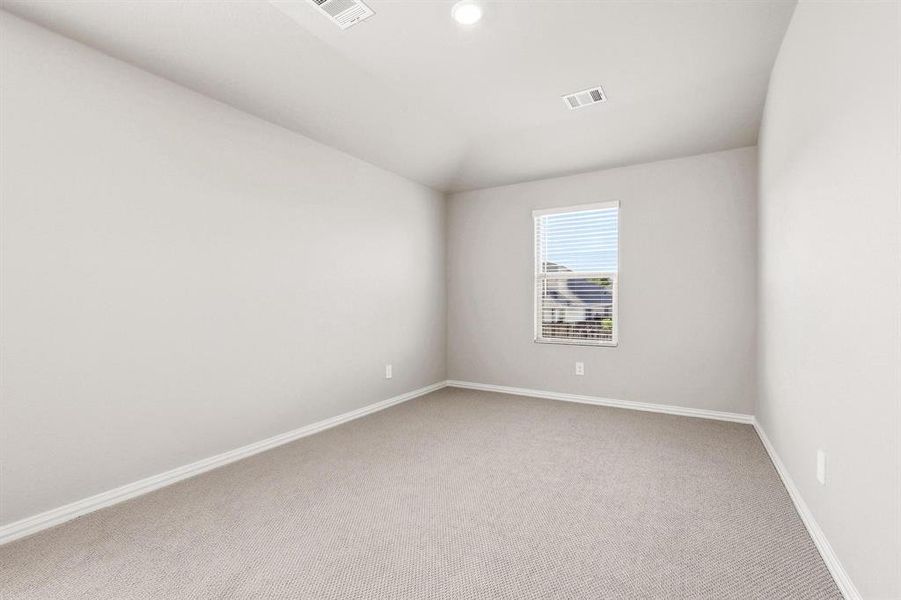 Spacious, unfurnished interior of a new home in Westmoor, Sherman (Image 31).