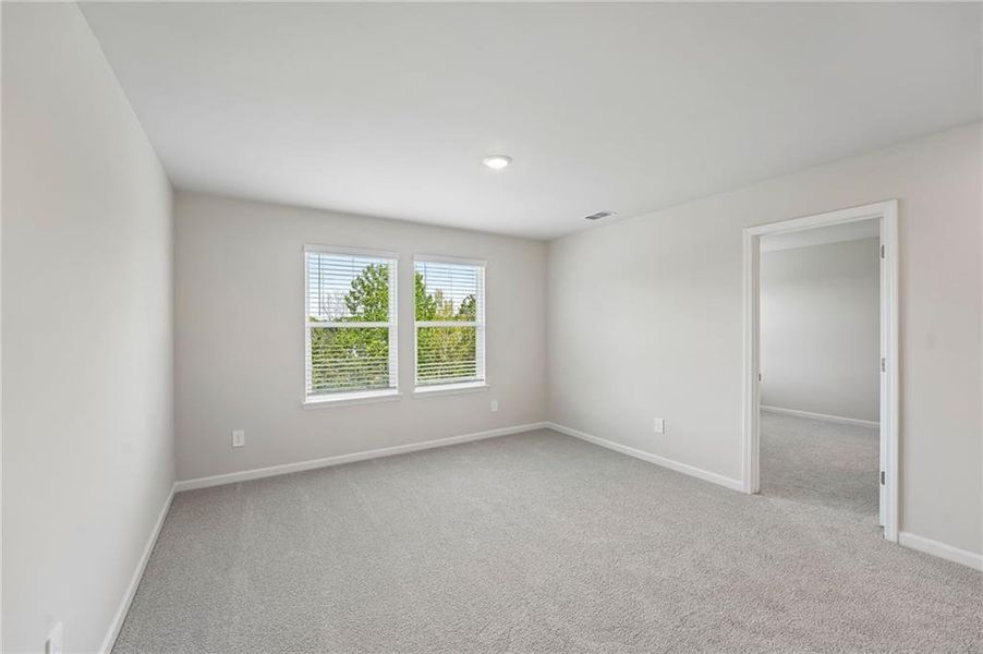 Spacious, unfurnished interior of a new home in Ivey Township, Dallas (Image 47).