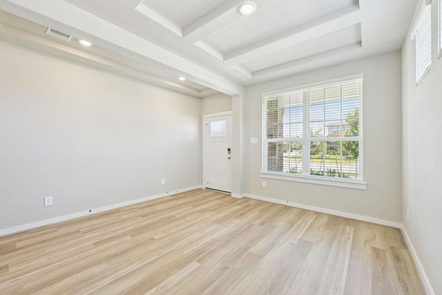 Spacious, unfurnished interior of a new home in Granger Pointe - Premier Series, Conroe (Image 6).
