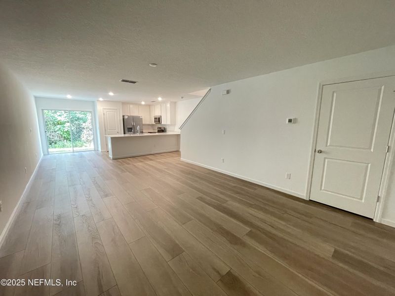 Spacious, unfurnished interior of a new home in , Jacksonville (Image 11).