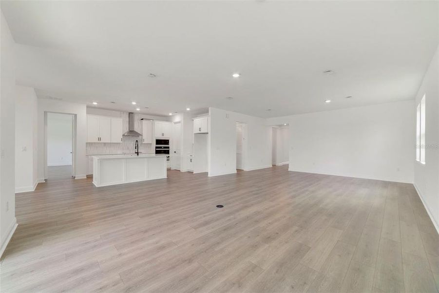 Spacious, unfurnished interior of a new home in Acuera Estates, Apopka (Image 16).