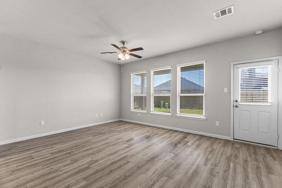 Spacious, unfurnished interior of a new home in Mill Creek Trails, Magnolia (Image 17).