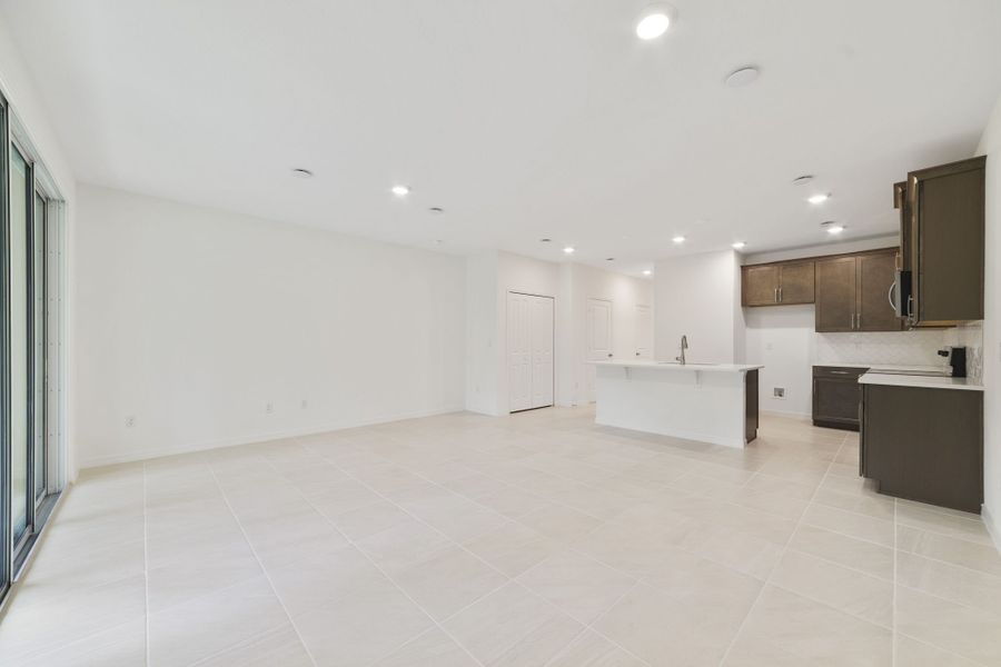Spacious, unfurnished interior of a new home in Towns at Greenleaf, Oviedo (Image 29). Spacious, unfurnished interior of a new home in Towns at Greenleaf, Oviedo (Image 29).